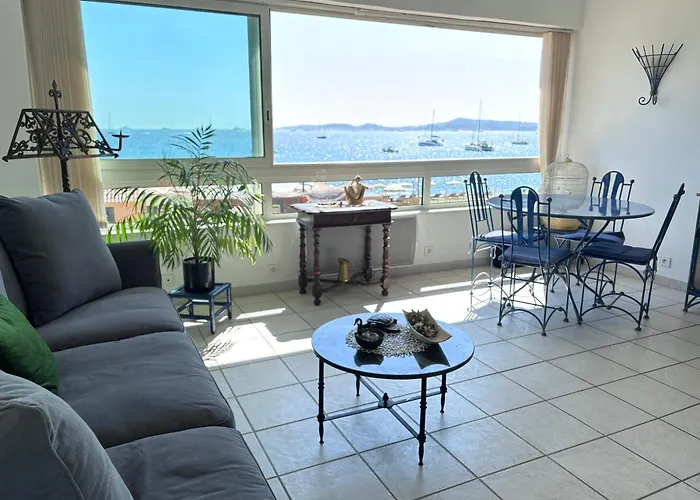 Front De Mer, Vue Grimaud