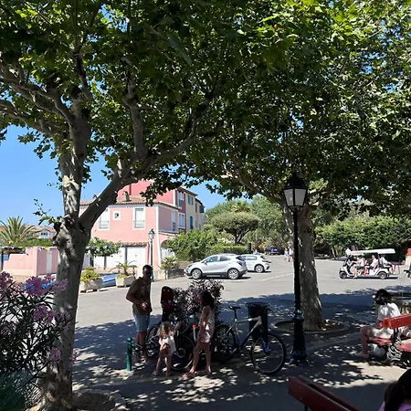 Front De Mer, Vue * Grimaud