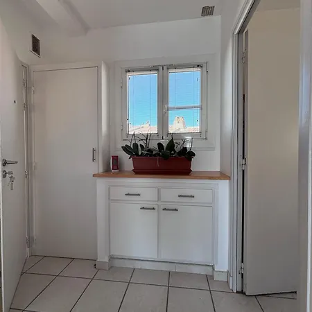 Front De Mer, Vue Grimaud